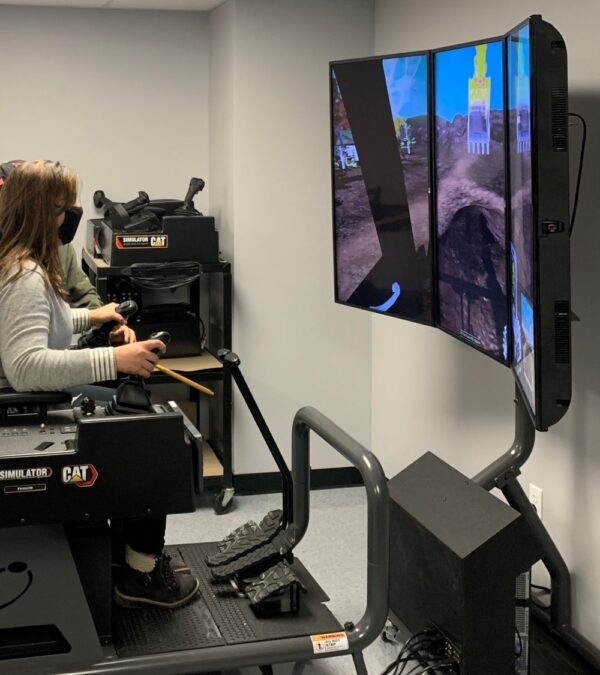 Los estudiantes de operadores de equipos pesados obtienen confianza en